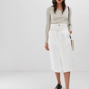 Chic White Midi Skirt with Belt